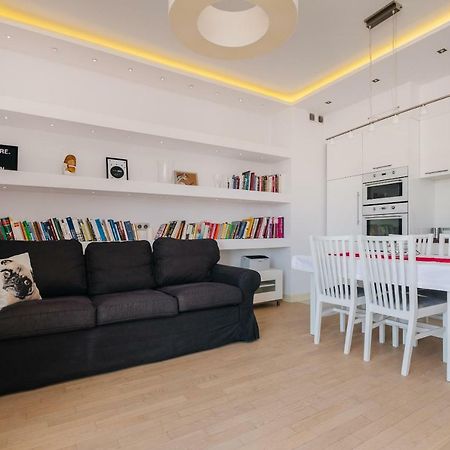 Modern Apartment Across The Ponds Warsaw Exterior photo