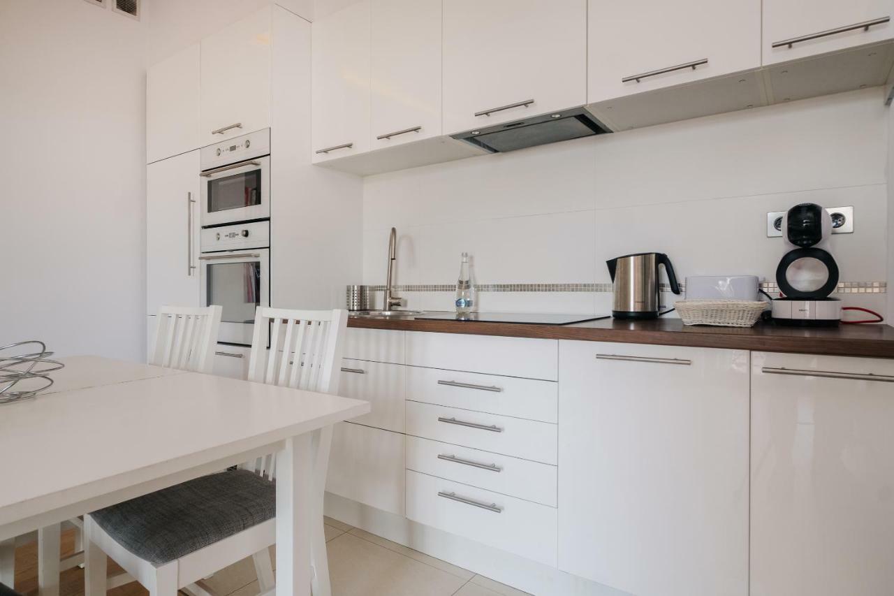 Modern Apartment Across The Ponds Warsaw Exterior photo