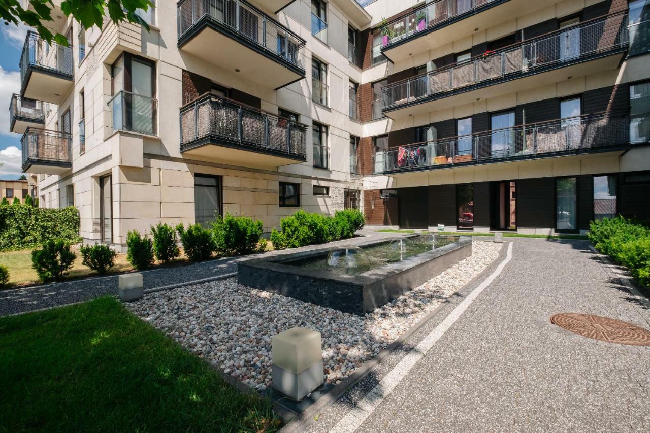 Modern Apartment Across The Ponds Warsaw Exterior photo