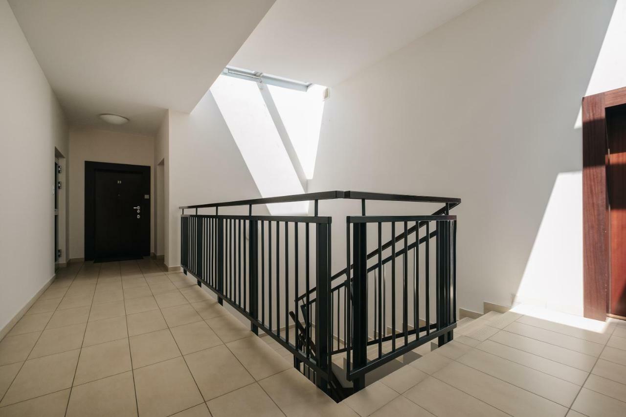 Modern Apartment Across The Ponds Warsaw Exterior photo