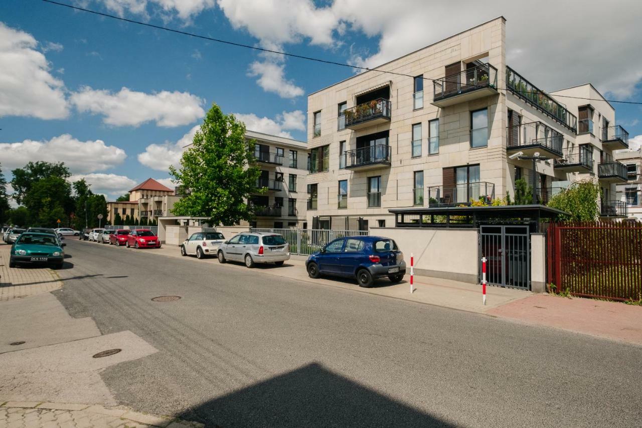 Modern Apartment Across The Ponds Warsaw Exterior photo